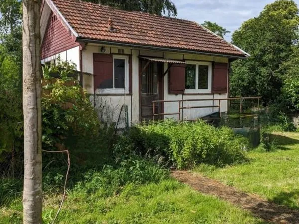 Petit chalet à aménager sur 752 m² - Village du Vexin (site classé)