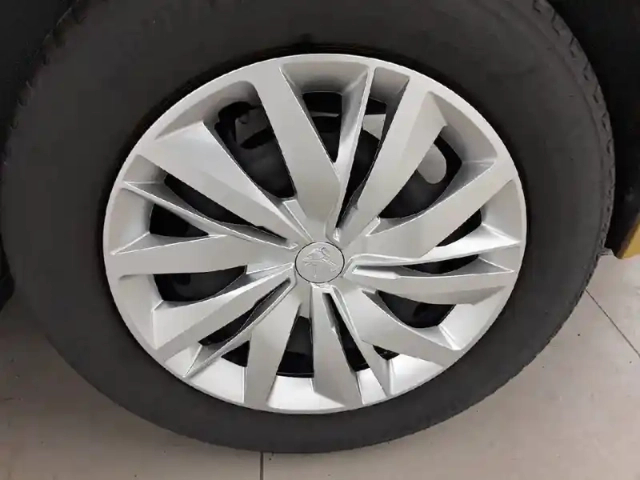Peugeot 208 puretech 75 s&amp;s bvm5 — photo 63