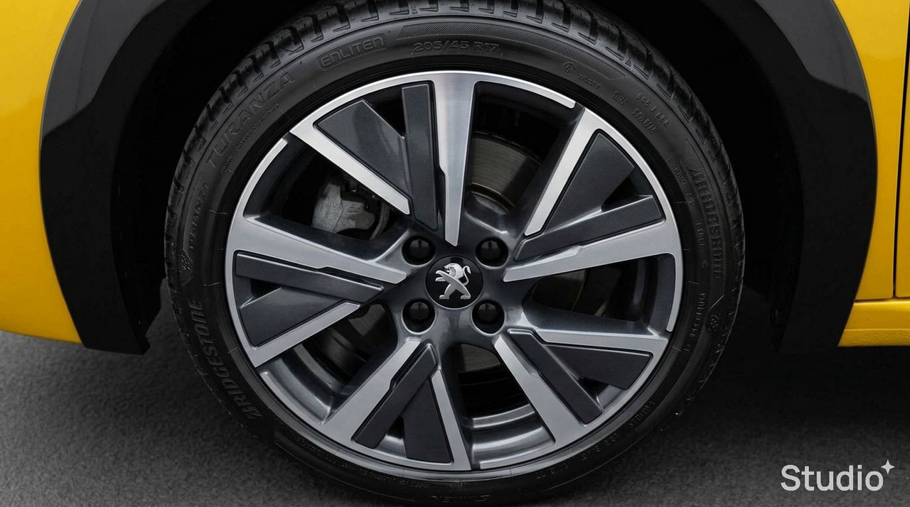 Peugeot 208 PureTech 100 S&amp;S EAT8 — photo 14