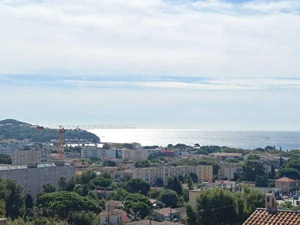 Lumineux F3 avec vue mer - Garage - La Seyne SUD
