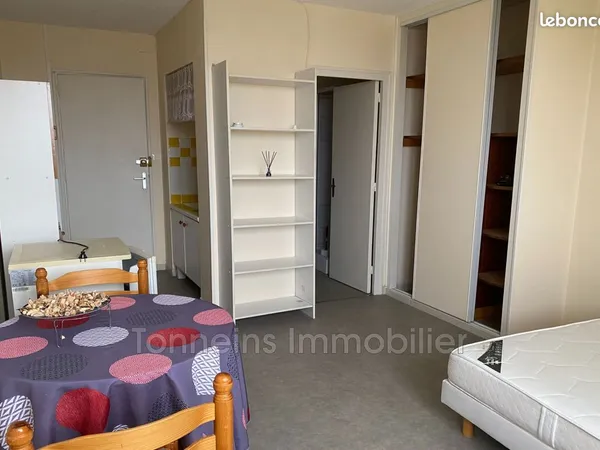 Studio 1 pièce 18 m²