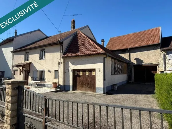OYRIERES Maison ancienne avec garage et dépendance