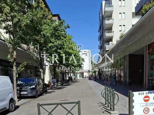 RARE À ST-GERMAIN-EN-LAYE – Place de parking sécurisée (12 m²)