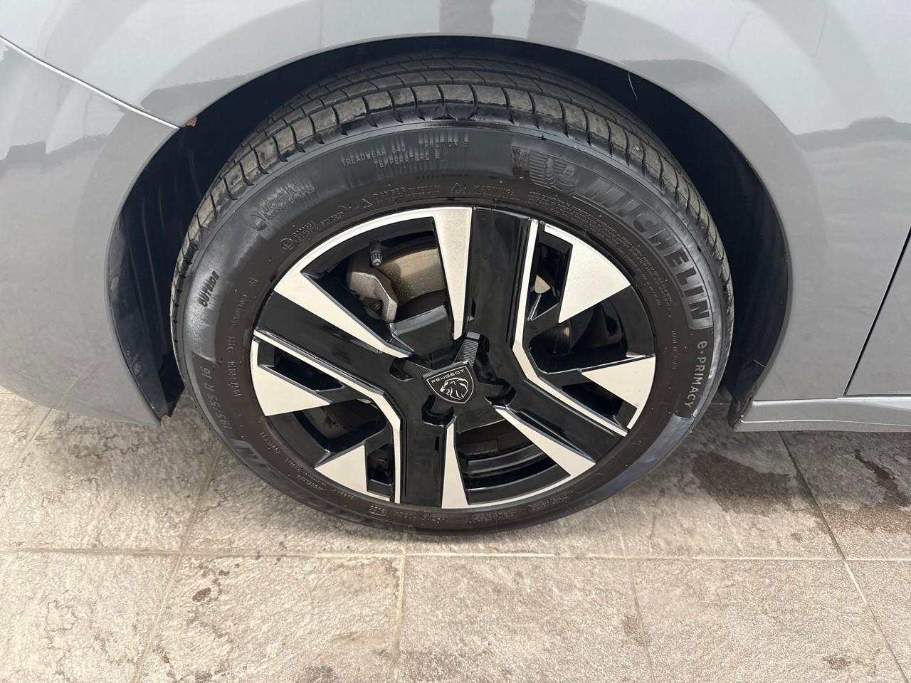 Peugeot 208 100 s&s bvm6 allure — photo 11