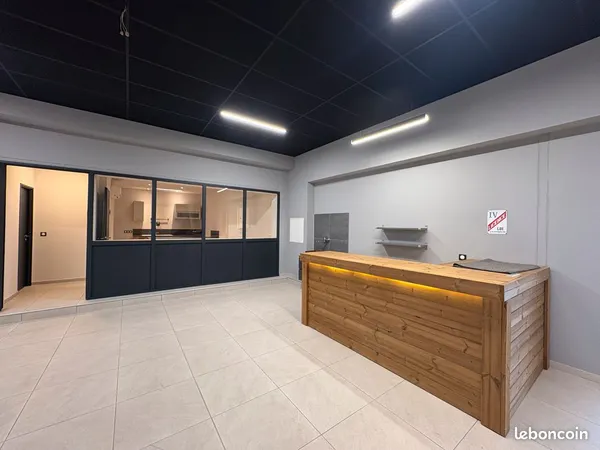 Arles - bureaux & showroom - site clos securise