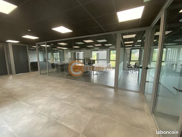 BUREAUX 700 m² MONTUSSAN