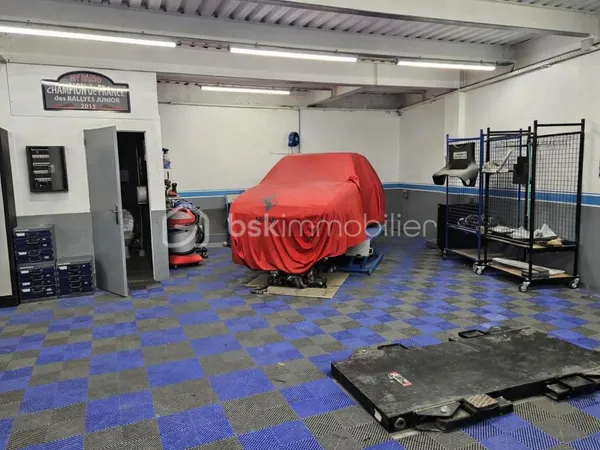 carrosserie Mougins entièrement équipée, matériel haut de gamme, dans un état irréprochable