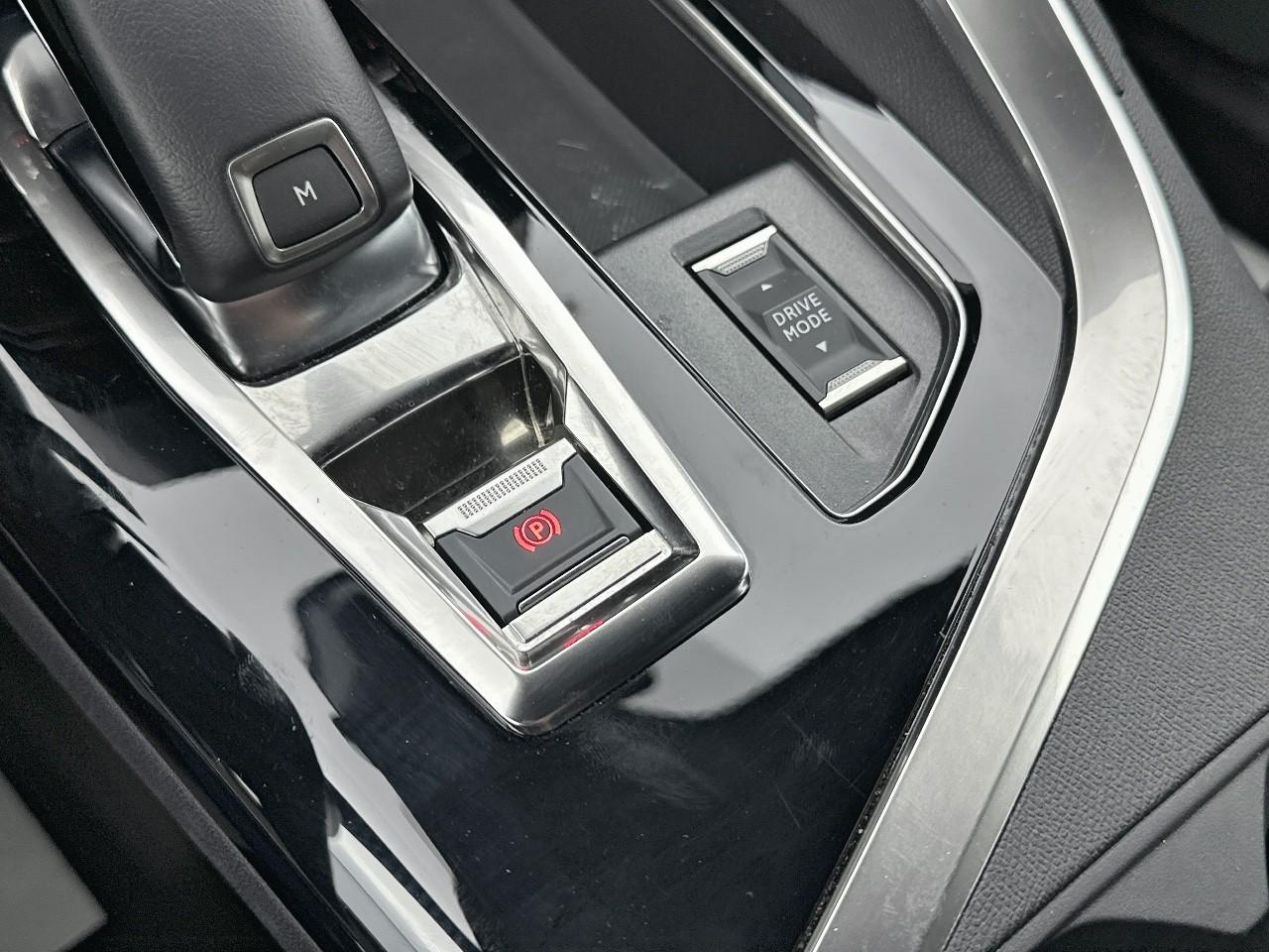Peugeot 3008 puretech 130ch s&s eat8 gt pack — photo 32