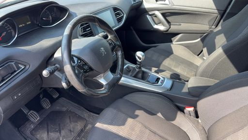 Peugeot 308 1.2 PureTech 130 - Allure – 2015 – 120616 km – Essence – Boîte Manuelle — photo 14