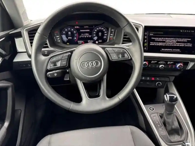 Audi A1 25 tfsi 95 ch s tronic 7 design — photo 9