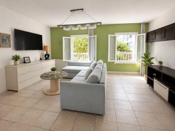 À VENDRE : T4 RÉNOVÉ DE 67 M² AVEC PARKING ET CAVE - COGOLIN CENTRE-VILLE