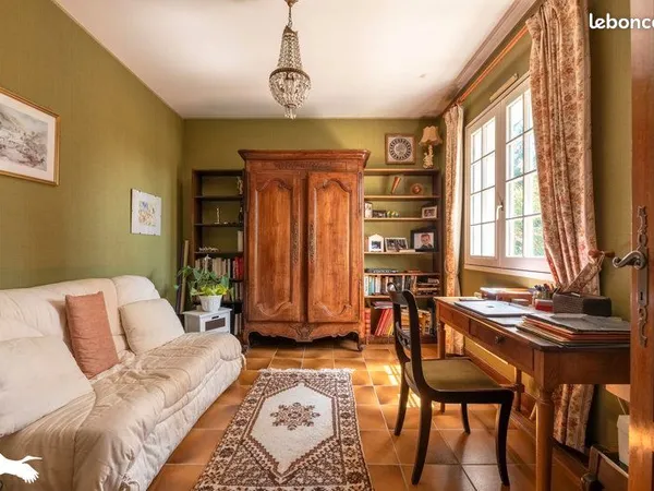Maison 7 pièces 221 m²
