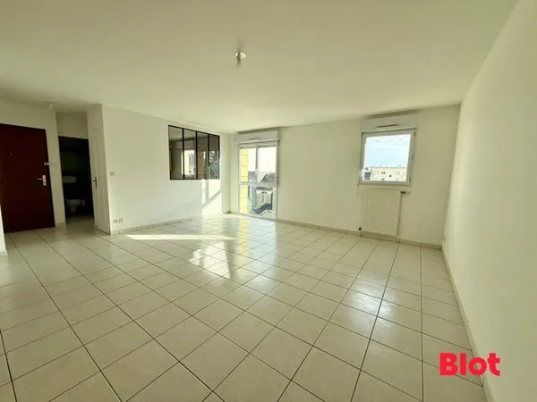 A VENDRE PAR BLOT - Duplex 83 m² - Rue de Nantes - 3 chambres + 2 stationnements privatifs