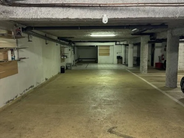 Parking/Garage/Box 160 m²