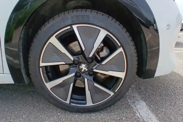 Peugeot 208 electrique 50 kwh 136ch — photo 14