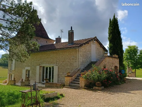 Belle maison en pierres sur plus de 2 hectares de terrain