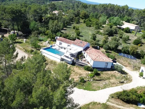 LORGUES, PROPRIETE 233m2, 1ha de terrain, piscine haut de ga