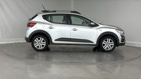 Dacia Sandero 1.0 TCe 90ch Stepway Confort -22 — photo 4