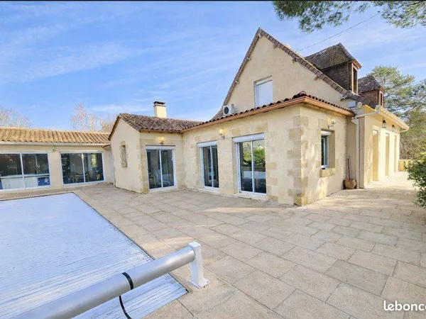 Propriété 8 pièces 192 m²