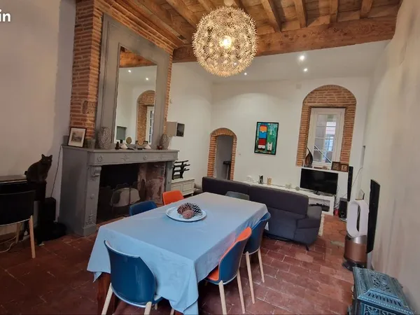 Grand appartement T2bis ancien rénové