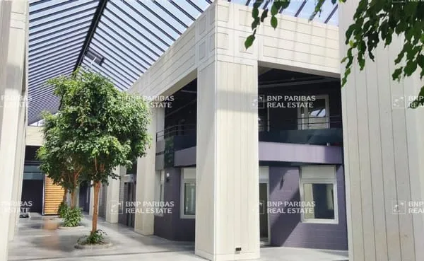 Local d'activité 353 m²