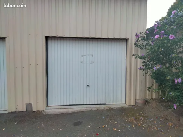 Location garage-entrepôt grande surface (28m2)
