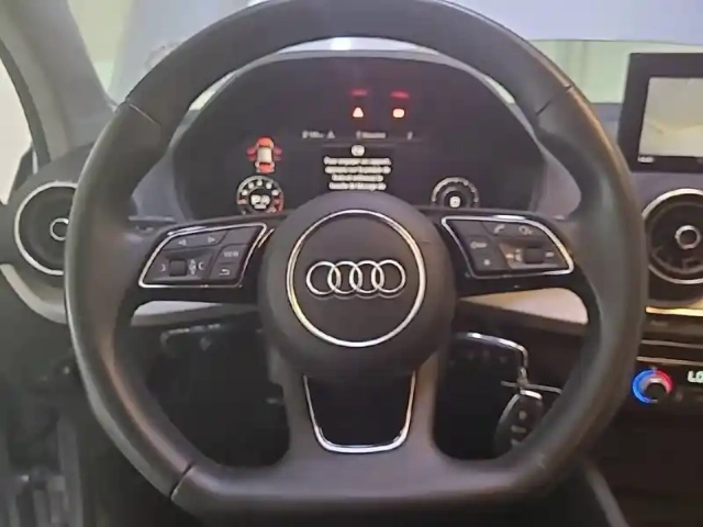 Audi Q2 35 tfsi 150 s tronic 7 — photo 12