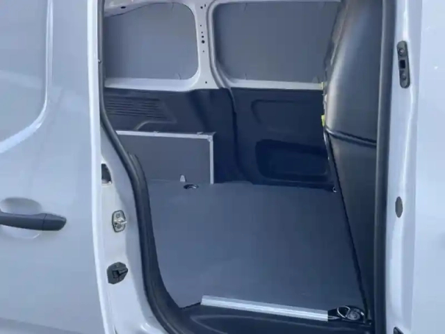 Opel Combo cargo m 650kg bluehdi 100ch s&amp;s pack premium connect — photo 10