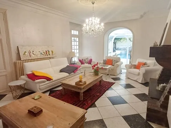 Maison de Maître rénovée 580 m2 avec studio indépendant