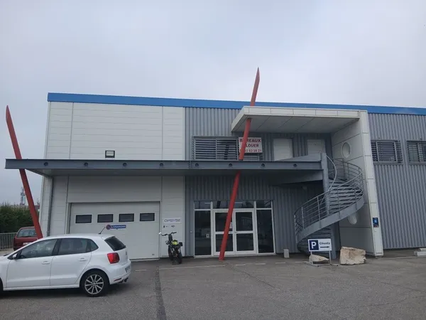 Bureau et espace de travail Location Le Thor 95m² 950€