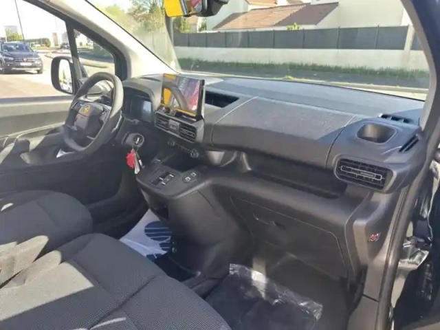 Opel Combo cargo m diesel 130ch automatique pack premium connect — photo 11