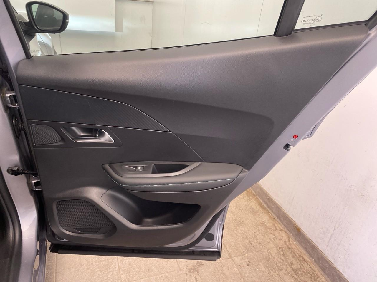 Peugeot 2008 puretech 130 s&s bvm6 allure — photo 24