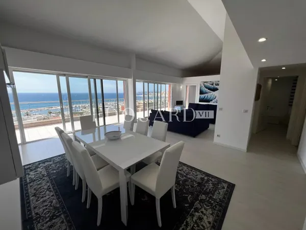 Magnifique quatre pièces avec grande terrasse et superbe vue mer, au dernier étage d’un immeuble neu