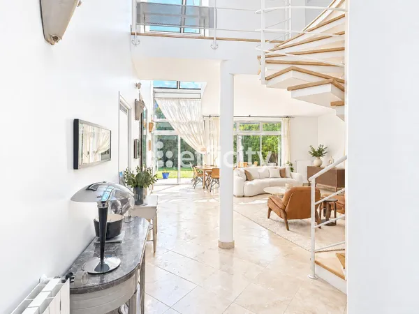 Maison 6 pièces 236 m²