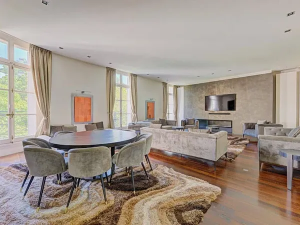 Appartement 7 pièces 300 m²