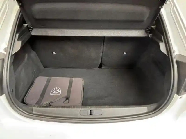 Peugeot 208 e- 136 like carplay — photo 12