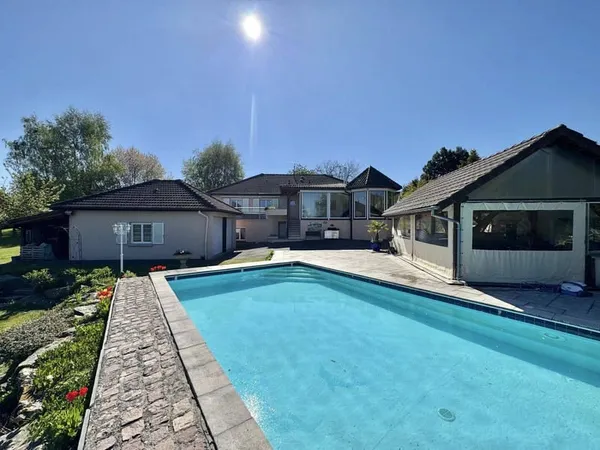 Maison de plain-pied 8 pièces 180 m²