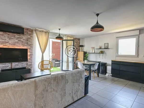 Appartement T4 avec terrasse et vue montagnes