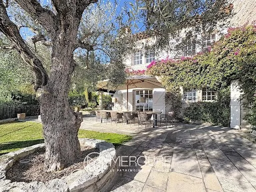 Maison 10 pièces 550 m²