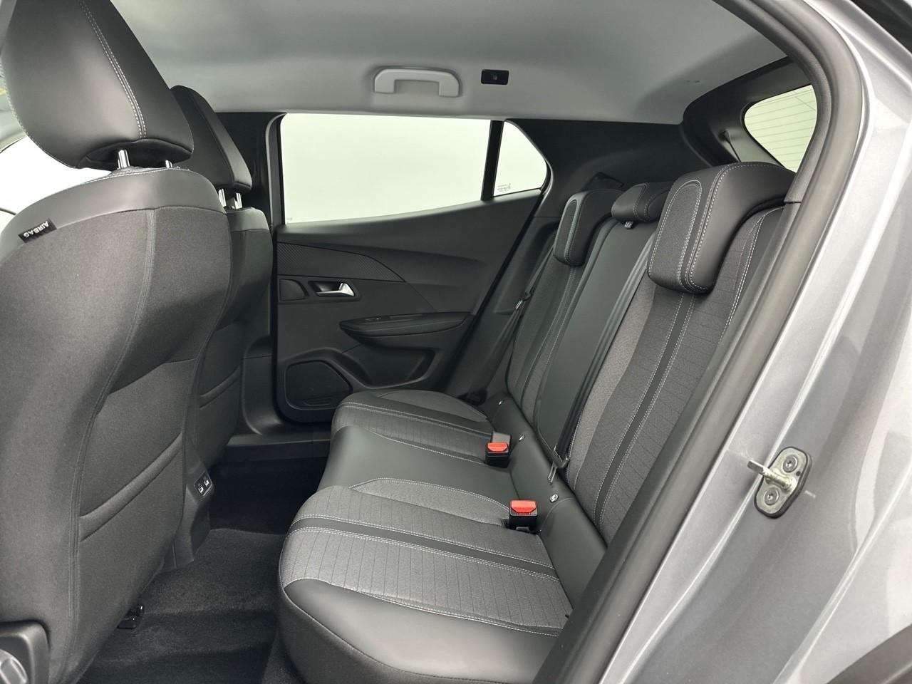 Peugeot 2008 puretech 130 s&s eat8 allure — photo 12
