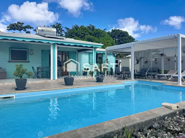 Chaleureuse villa et piscine sur un terrain de 890m2 à Anse Bertrand