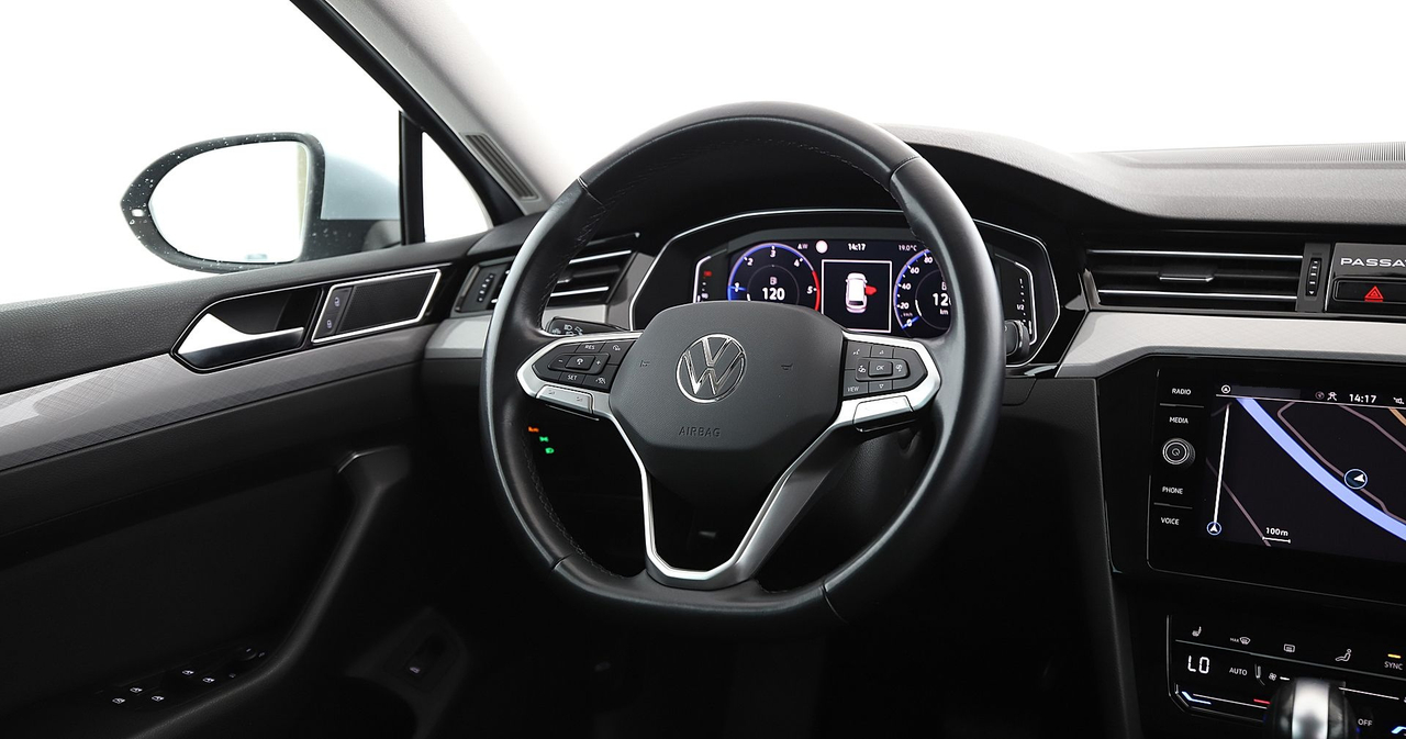 Volkswagen Passat SW — photo 17