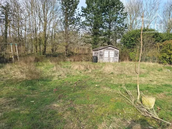 Terrain constructible dans zone résidentielle