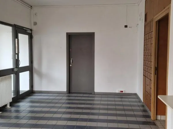 Local d'activités 1 pièce 126 m²