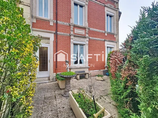 Sect Jamin 145 m² jardinet, cour, terrasse, garage