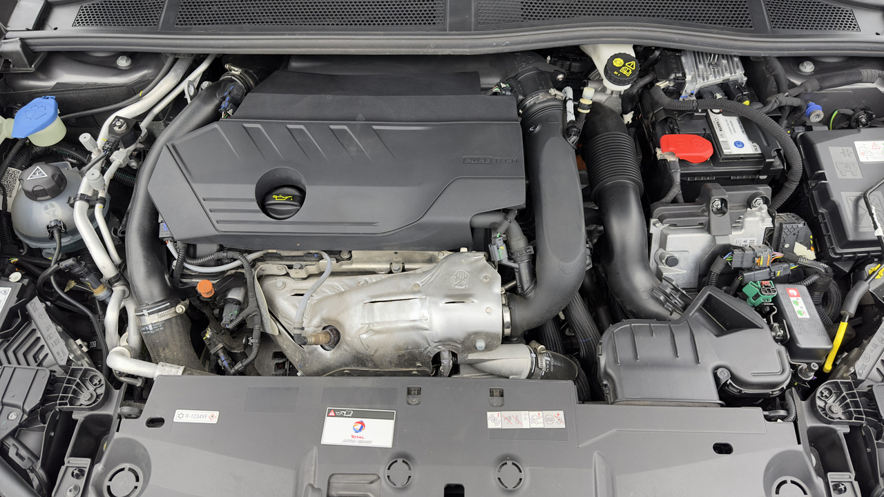 Peugeot 308 SW PHEV 180 e-EAT8 — photo 10