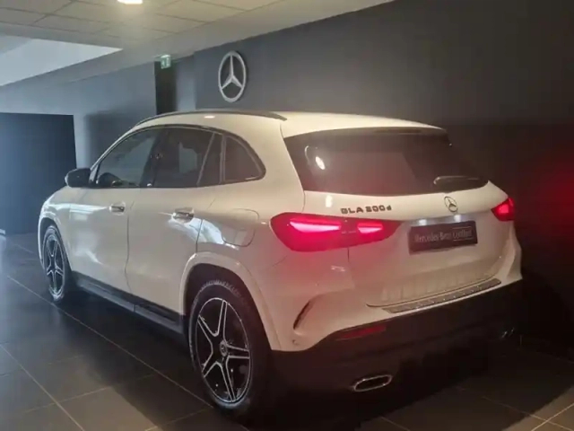 Mercedes Gla 200 d amg line — photo 29