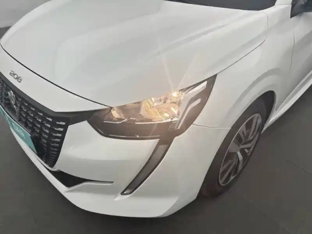 Peugeot 208 puretech 75 s&amp;s bvm5 — photo 16