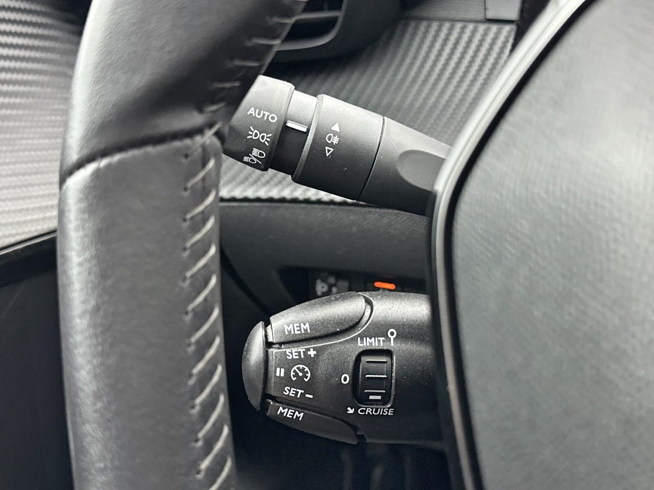 Peugeot 208 puretech 100 s&s bvm6 allure — photo 17