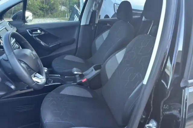 Peugeot 2008 puretech 82ch s&amp;s bvm5 — photo 9